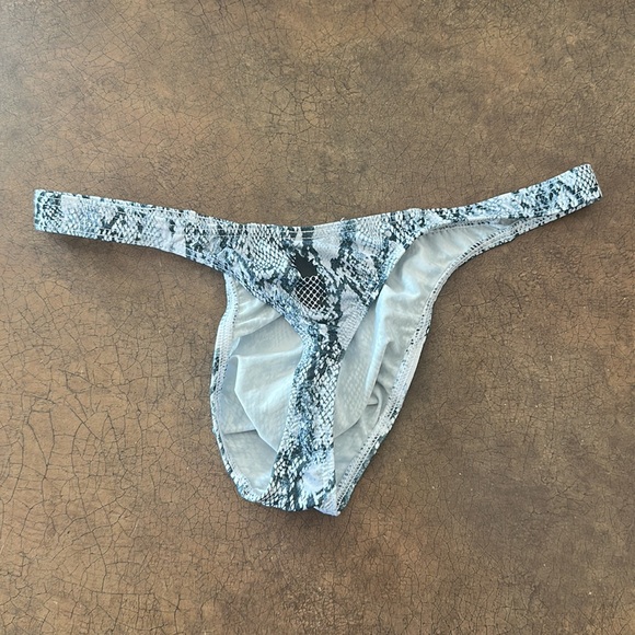 Men’s JJ Malibu, white snakeskin thong - Picture 2 of 2